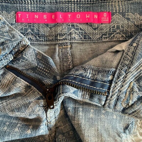 Tinseltown Shorts Jean Distressed Holes Blue White Geo Print Pockets Size 0 - Picture 4 of 10